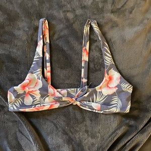 Stone fox swim top size small